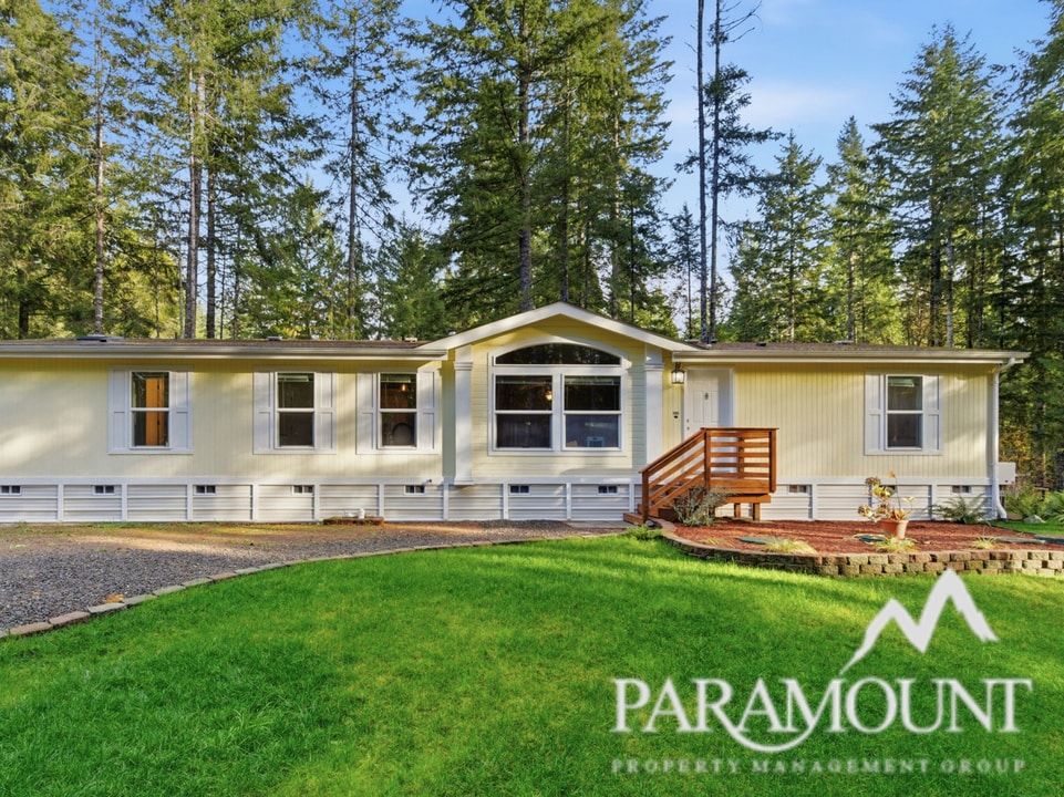 1173 NE Hurd Rd in Belfair, WA - Building Photo