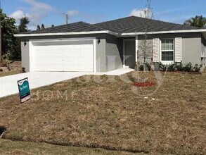 931 SE Thornhill Dr in Port St. Lucie, FL - Building Photo - Building Photo