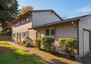 1684 Del Rio Ave SE in Albany, OR - Building Photo