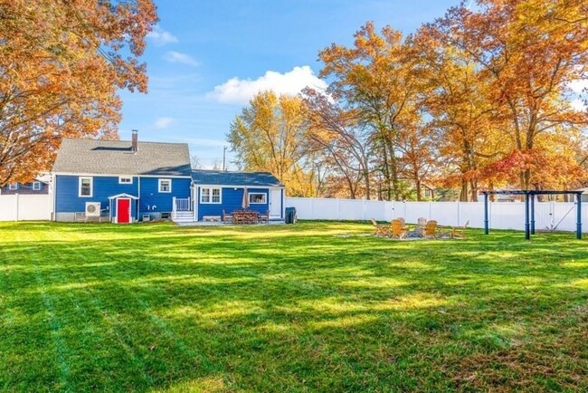 235 N Billerica Rd in Tewksbury, MA - Foto de edificio - Building Photo