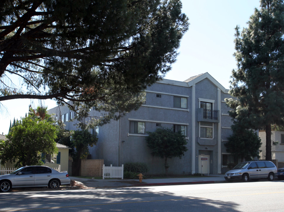 Pine View Luxury Apartments in Granada Hills, CA - Building Photo