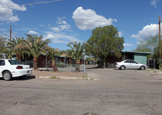 2120 N Treat Ave in Tucson, AZ - Building Photo - Building Photo