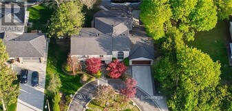 126 Babcombe Dr in Markham, ON - Building Photo