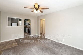 2004 SW Medford Ave in Topeka, KS - Building Photo - Building Photo