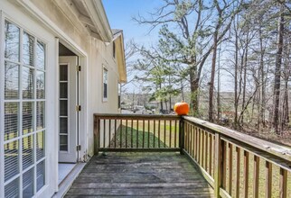 2421 Corner Shoals Dr in Decatur, GA - Foto de edificio - Building Photo