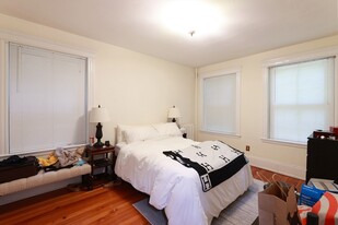 39 Auburn St, Unit #1 Apartments