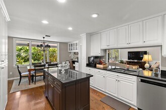 3003 W Villa Rosa Park in Tampa, FL - Building Photo - Building Photo