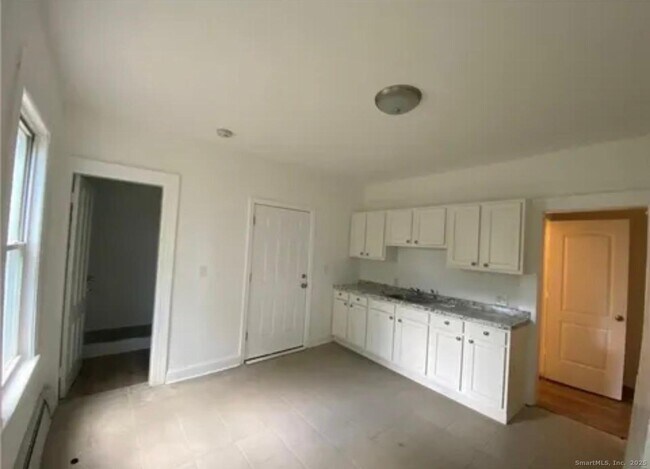 220 Maplewood Ave in Bridgeport, CT - Building Photo - Building Photo