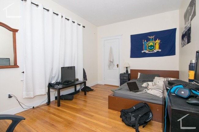 81 Gibbs St in Brookline, MA - Building Photo - Building Photo