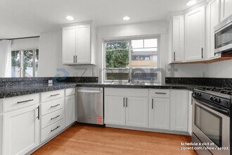 10544 Midvale Ave N in Seattle, WA - Building Photo - Building Photo