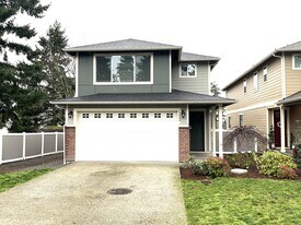 13802 107th Ave Ct E in Puyallup, WA - Building Photo