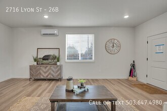 2716 SE Lyon St in Albany, OR - Building Photo - Building Photo