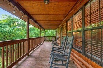 206 Orca Rd in Broken Bow, OK - Building Photo - Building Photo