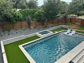 2109 Barton Hills Dr in Austin, TX - Building Photo - Building Photo