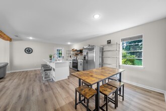 1528 E Devine St in Tyler, TX - Building Photo - Building Photo