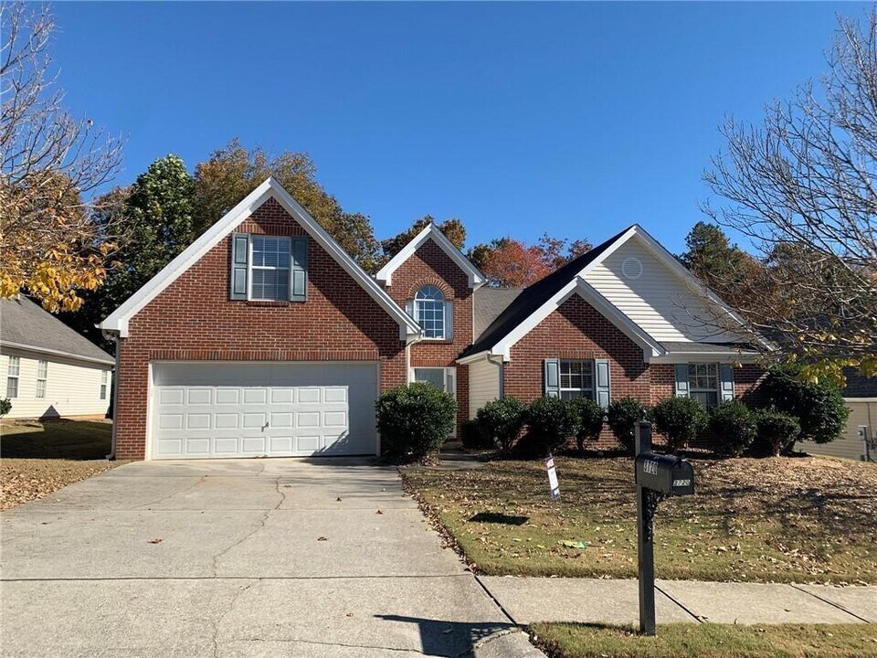 3720 Crescent Walk Ln NE in Suwanee, GA - Foto de edificio