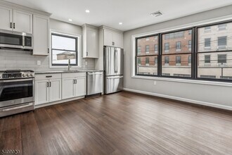 268 Morris Ave in Springfield, NJ - Building Photo - Building Photo