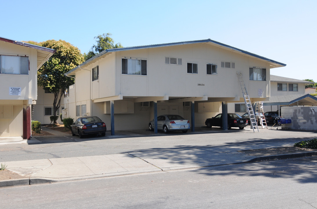 39524 Trinity Way in Fremont, CA - Building Photo