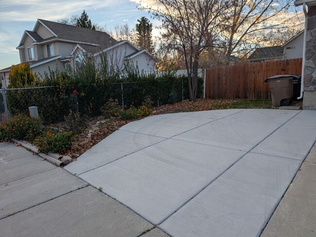 618 S Jake Garn Blvd in Salt Lake City, UT - Building Photo - Building Photo