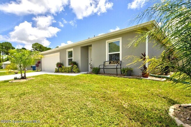 999 Commerce Rd SE in Palm Bay, FL - Building Photo - Building Photo