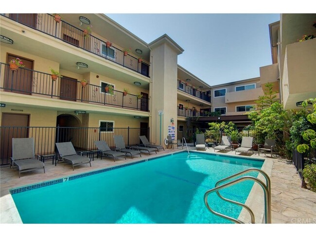 1203 N Sweetzer Ave, Unit 316 in West Hollywood, CA - Building Photo - Building Photo