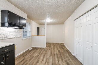 3232 Wellington Ave in Indianapolis, IN - Foto de edificio - Building Photo