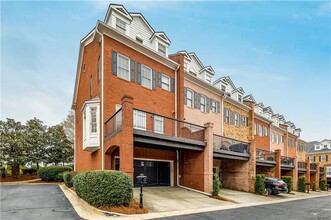 2586 Brookhaven Chase Ln NE in Atlanta, GA - Building Photo - Building Photo
