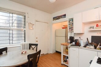 1933 W Crystal St, Unit M06H in Chicago, IL - Foto de edificio - Building Photo