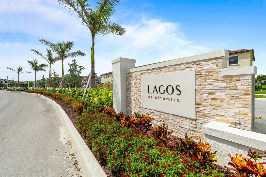 2656 SE 28th St in Homestead, FL - Foto de edificio