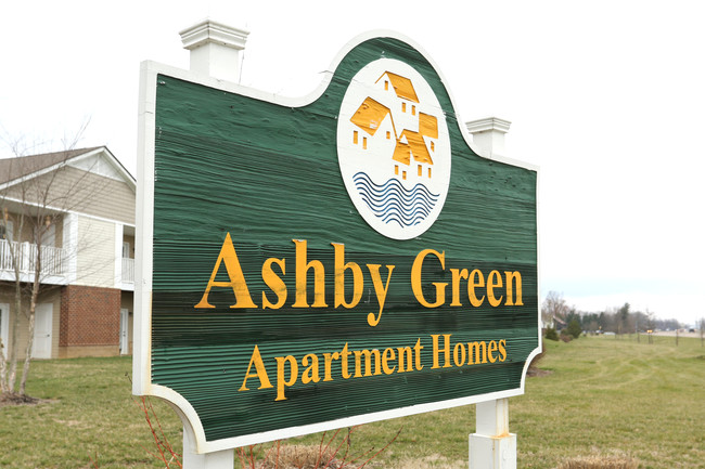 Ashby Green Apartment Homes in Louisville, KY - Foto de edificio - Building Photo