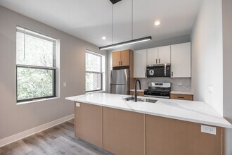 2401 N Kedzie Blvd, Unit 1 in Chicago, IL - Foto de edificio - Building Photo