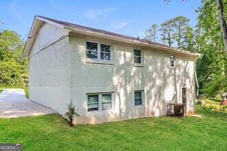 598 Oakside Dr SW in Atlanta, GA - Building Photo - Building Photo