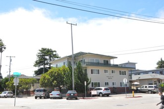 Beach Hill Apartments in Santa Cruz, CA - Foto de edificio - Building Photo