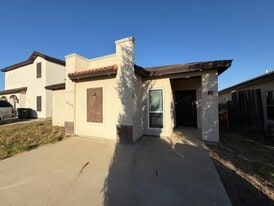 5703 Moses Lp in Laredo, TX - Building Photo