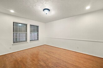 523 S Rivershire Dr in Conroe, TX - Building Photo - Building Photo