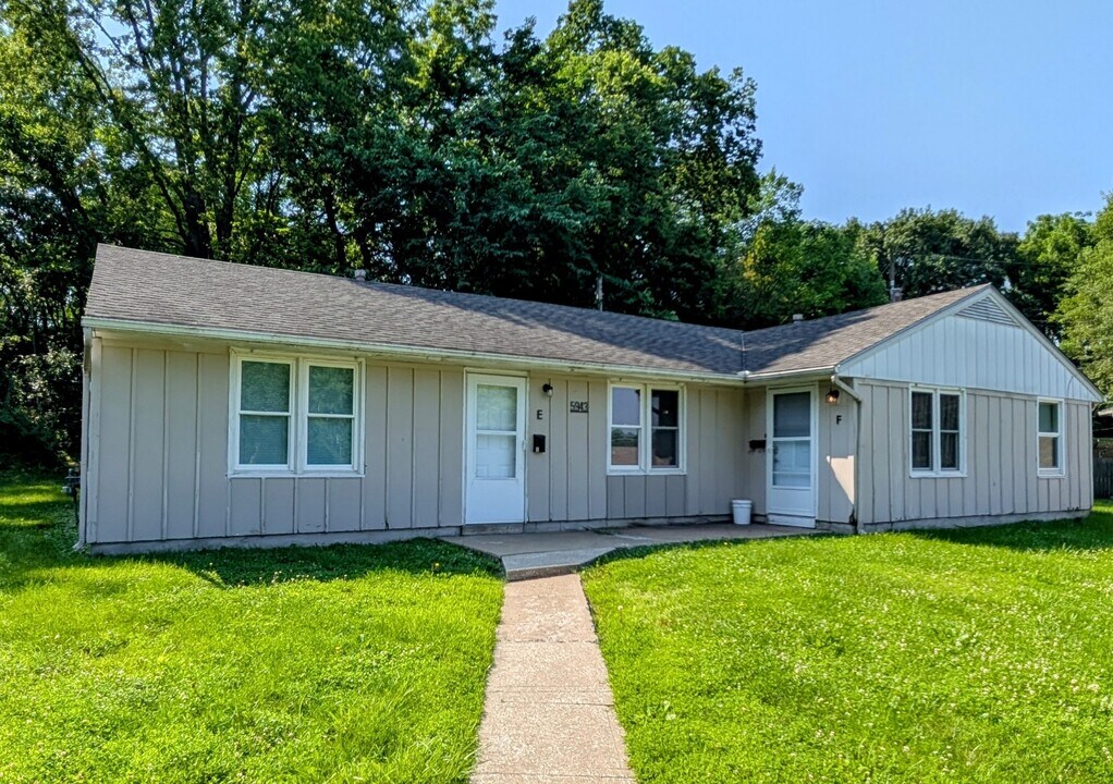5943 Raytown Rd, Unit E in Raytown, MO - Building Photo