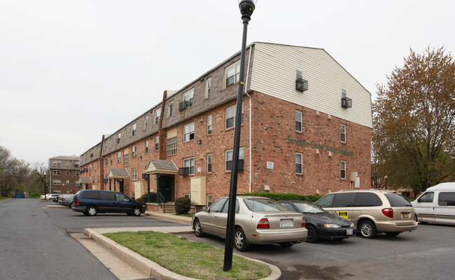 Sinclair Gate Apartments in Baltimore, MD - Foto de edificio - Building Photo