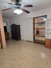 324 S French Broad Ave, Unit Back Apartment in Asheville, NC - Building Photo - Building Photo