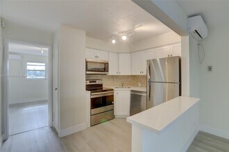 1520 NE 56th St in Fort Lauderdale, FL - Building Photo - Building Photo