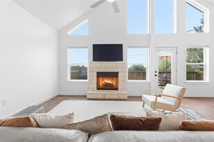 10412 Parkwood Dr in Dripping Springs, TX - Building Photo