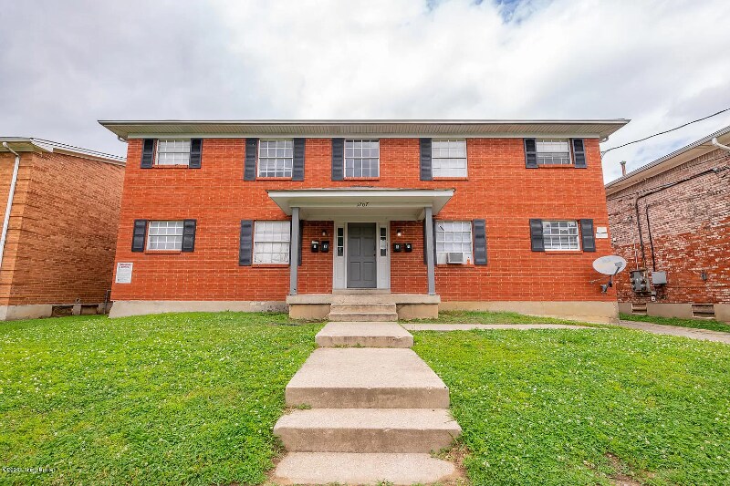 1707 Liberty Bell Way in Louisville, KY - Building Photo