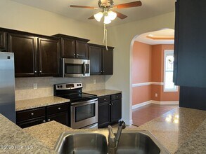 834 Solomon Dr in Jacksonville, NC - Foto de edificio - Building Photo