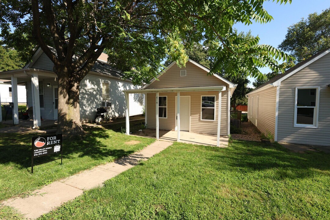 619 Kiowa St in Leavenworth, KS - Building Photo