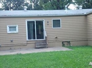 10614 Oakland Ave in Kansas City, MO - Foto de edificio - Building Photo
