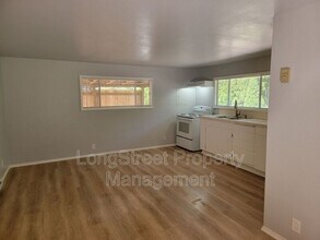 1140 SW Stamm Pl in Corvallis, OR - Building Photo - Building Photo