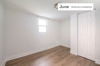 Room in Shared 4 bed/2 bath home in Chicago, IL - Building Photo - Building Photo