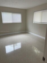 330 NE 42nd Ct in Oakland Park, FL - Building Photo - Building Photo