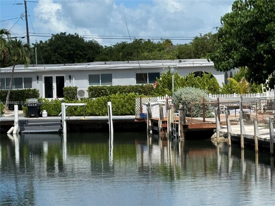 1301 Grouper Dr in Marathon, FL - Building Photo