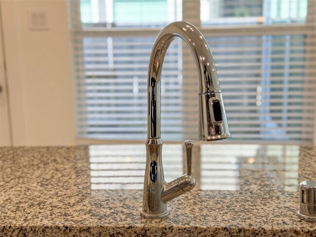 10030 Crescendo Wy in Rosharon, TX - Foto de edificio - Building Photo