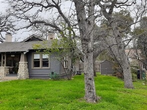 3414 Bridle Path in Austin, TX - Building Photo - Building Photo